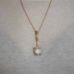 artistic necklace with pearl
