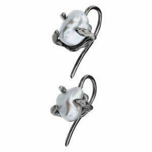 Handmade silver earrings with natural pearls