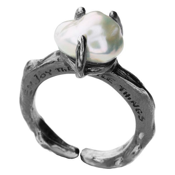 Handmade silver ring with natural pearl