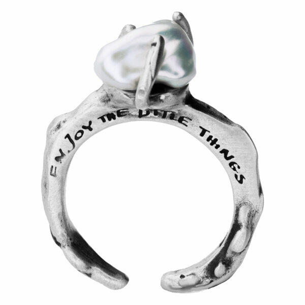 Handmade silver ring with natural pearl