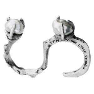 Artistic silver ring with natural pearls