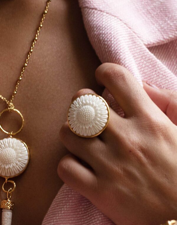 Autorski pierścionek z kwiatem