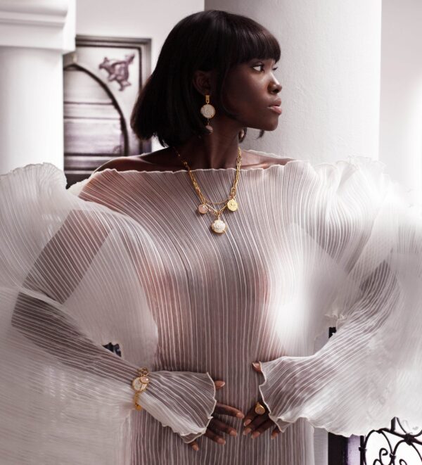 Złota biżuteria z kamieniami naturalnymi