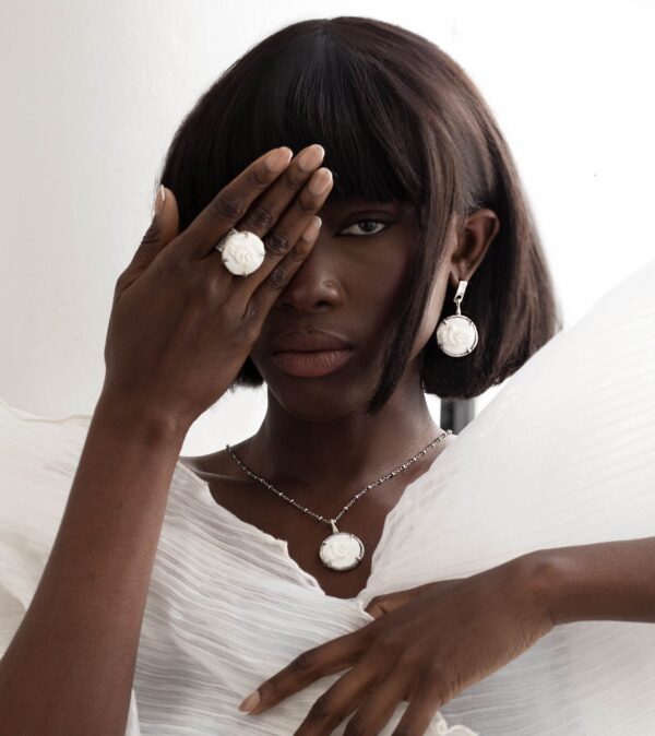 Biżuteria ze srebra 925 z białymi kamieniami