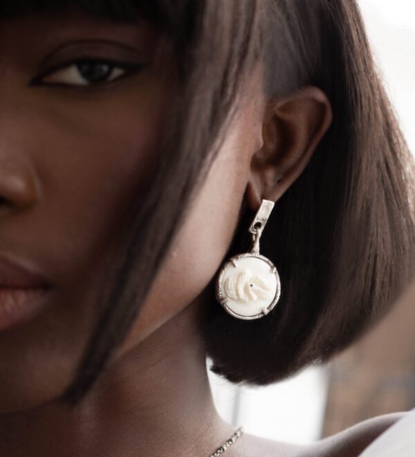 Kolczyki srebrne ręcznie wykonane z białym kamieniem