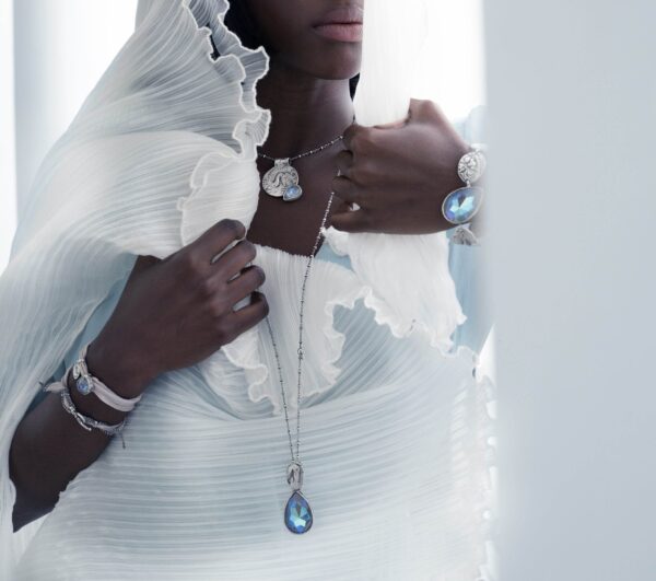 Autorski naszyjnik z niebieskim kryształem